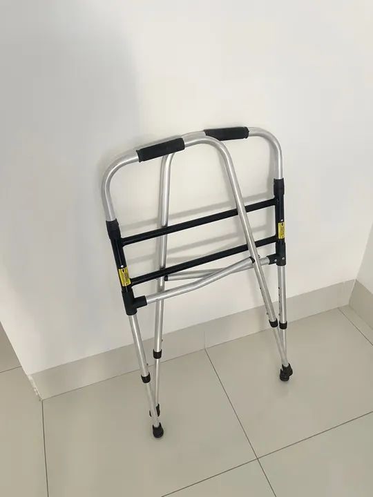 Andador seminovo idosos doentes  - Foto 3