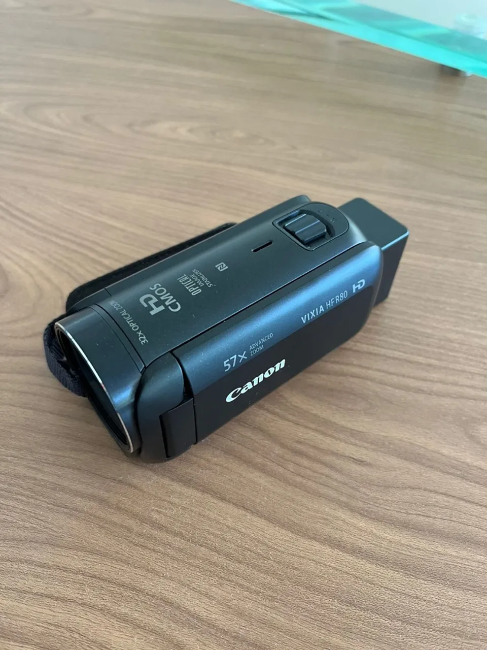 Filmadora Canon VIXIA HF80