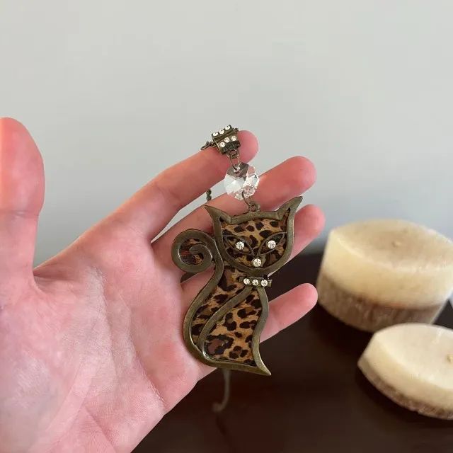 colar comprido com pingente de gato - Foto 2