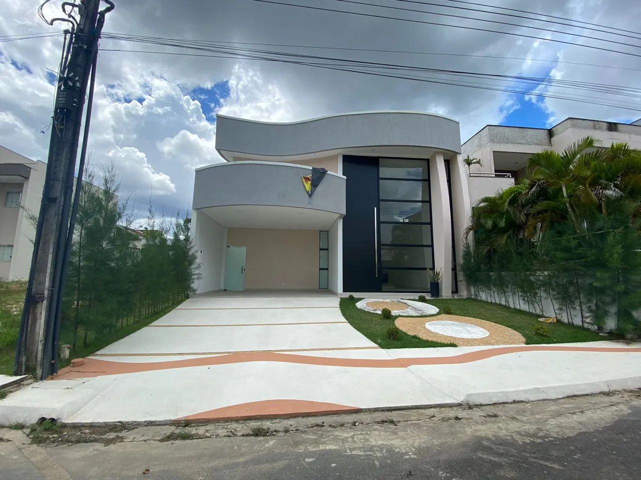 Casa no Condomínio Passaredo tem 138m ² / 3 Suítes com Pé Direito Duplo na Ponta Negra