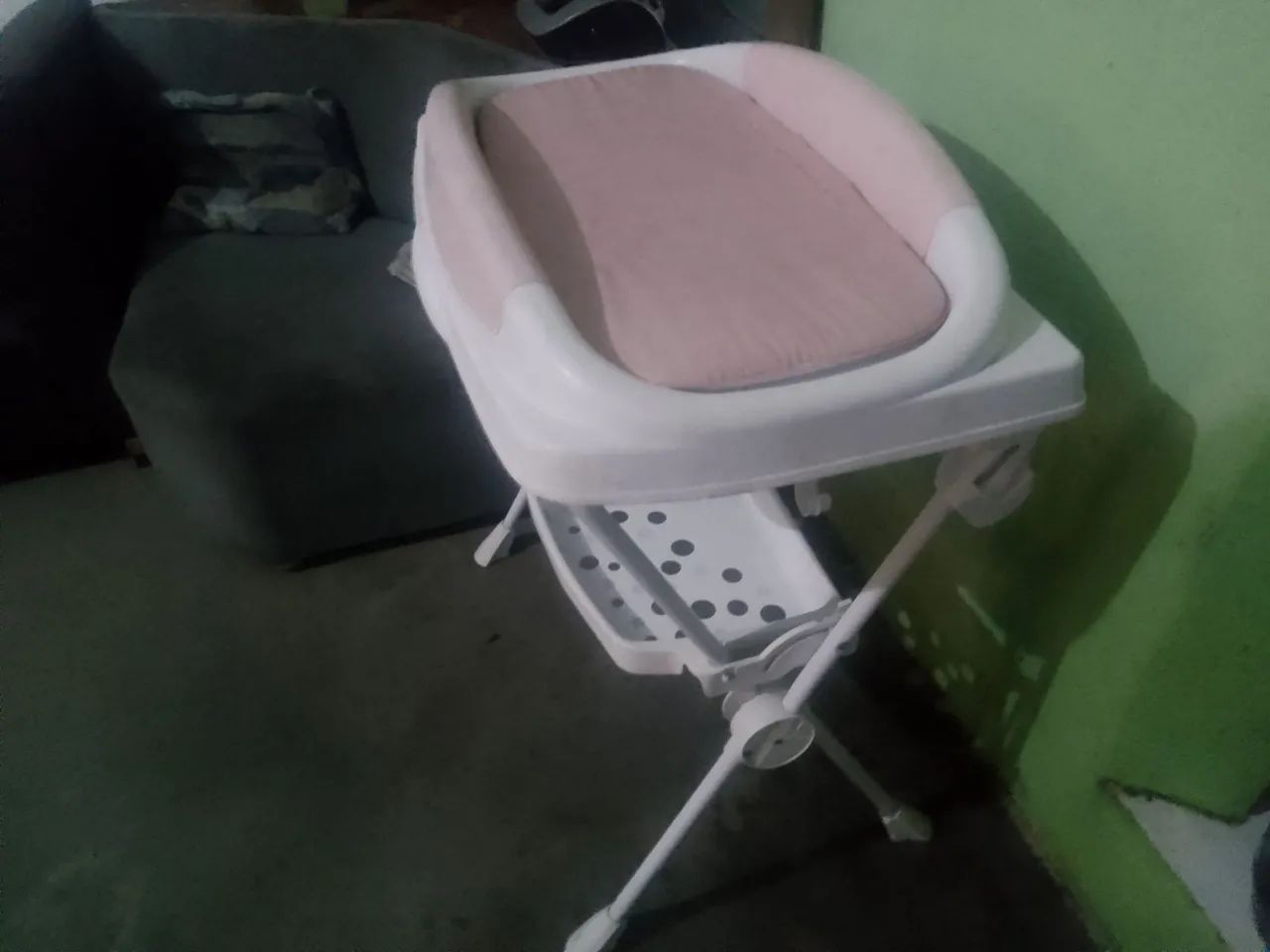 Trocadore e banheira de Bebê com Estrutura Metálica R$ 200