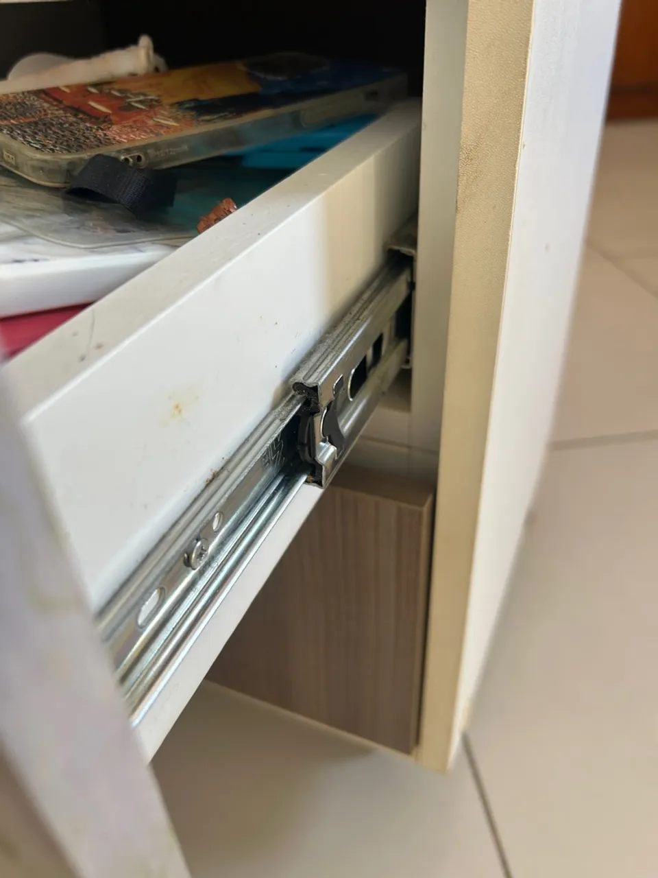 Mesinha de cabeceira/Gaveteiro Branco com Corrediças