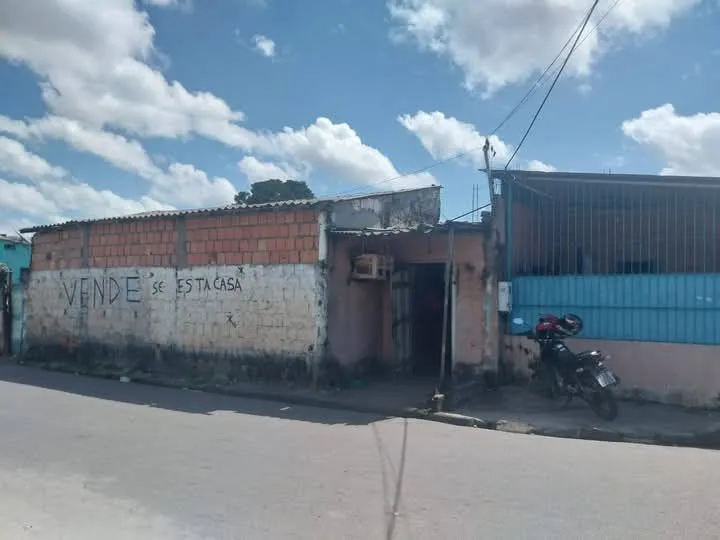 Terreno grande com 4 casas 1 em reforma