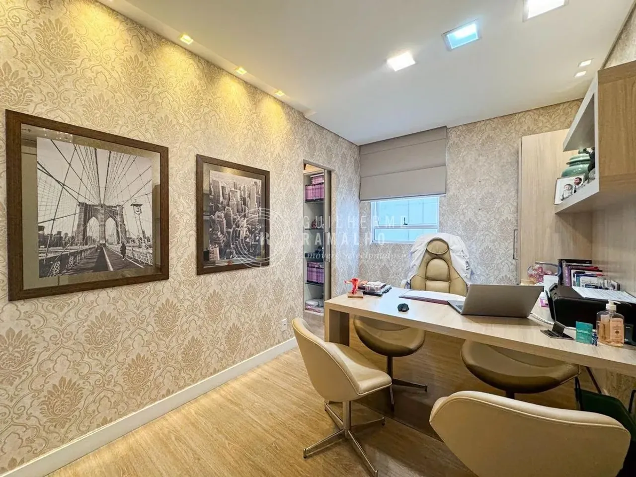 Sala comercial em centro médico com 24m² à venda em Balneário Camboriú/Pioneiros