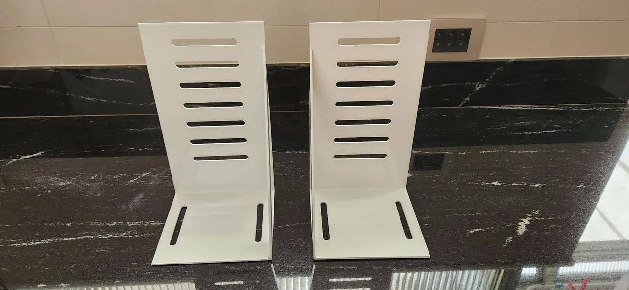 Suportes para prateleira em metal branco