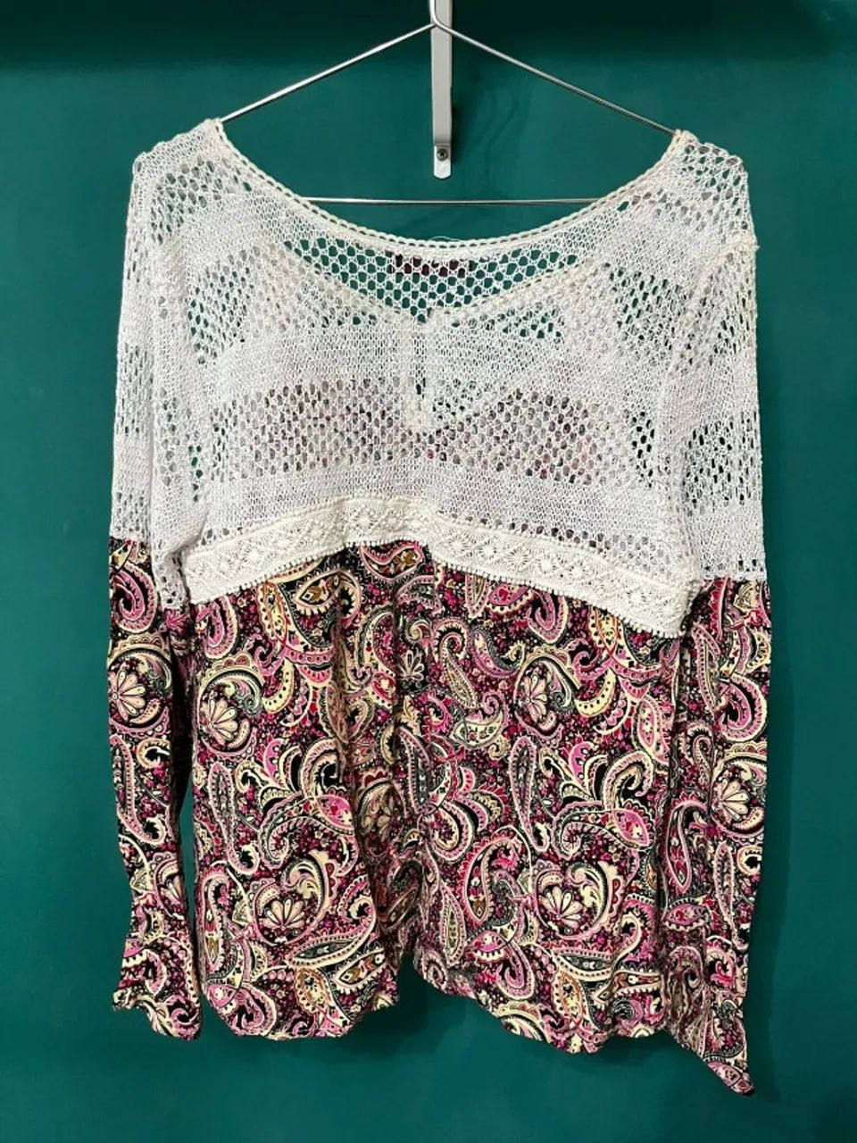 Blusa florida com detalhe de renda - Foto 3