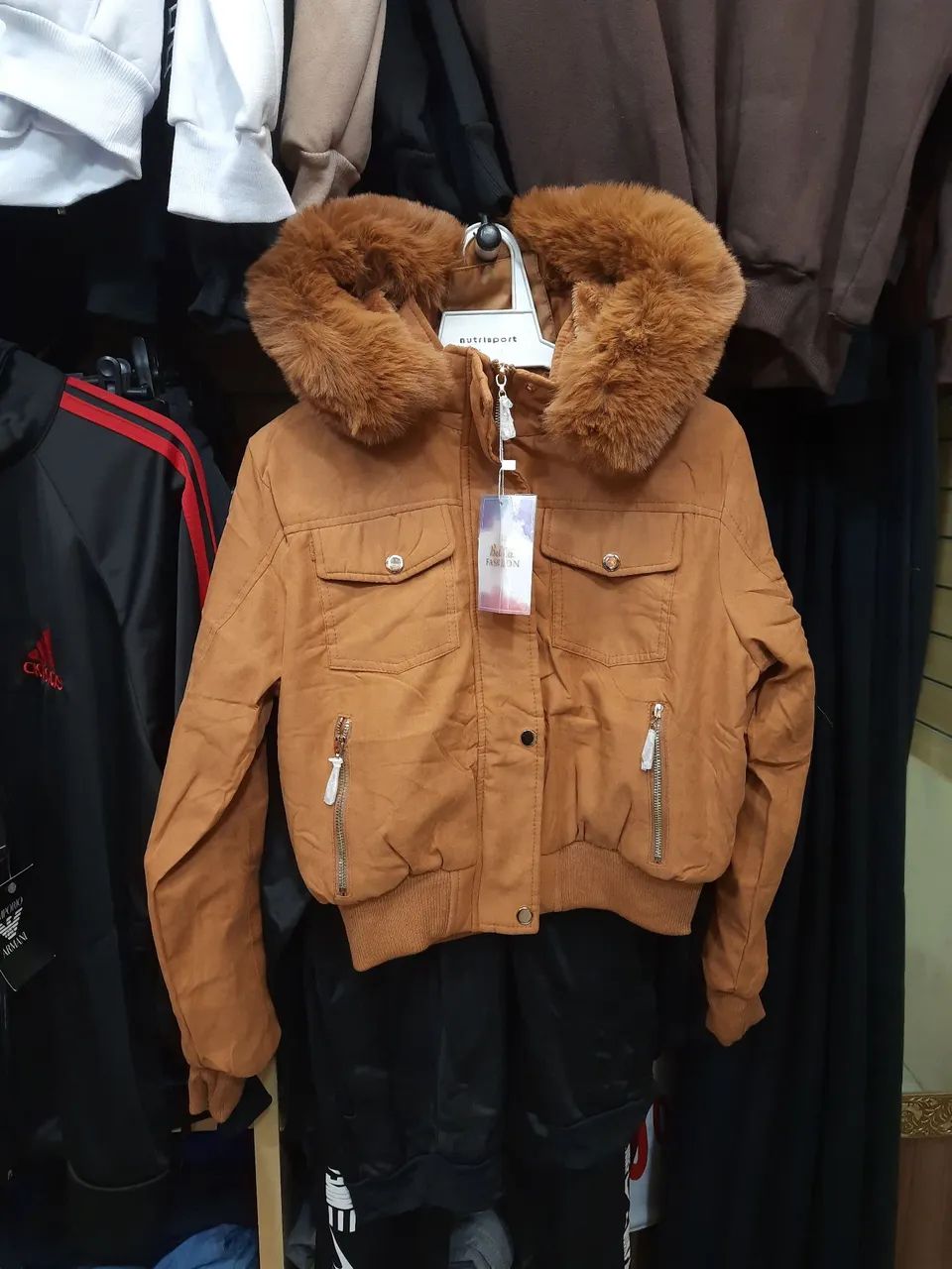 Jaqueta de inverno com capuz de pele - Foto 2