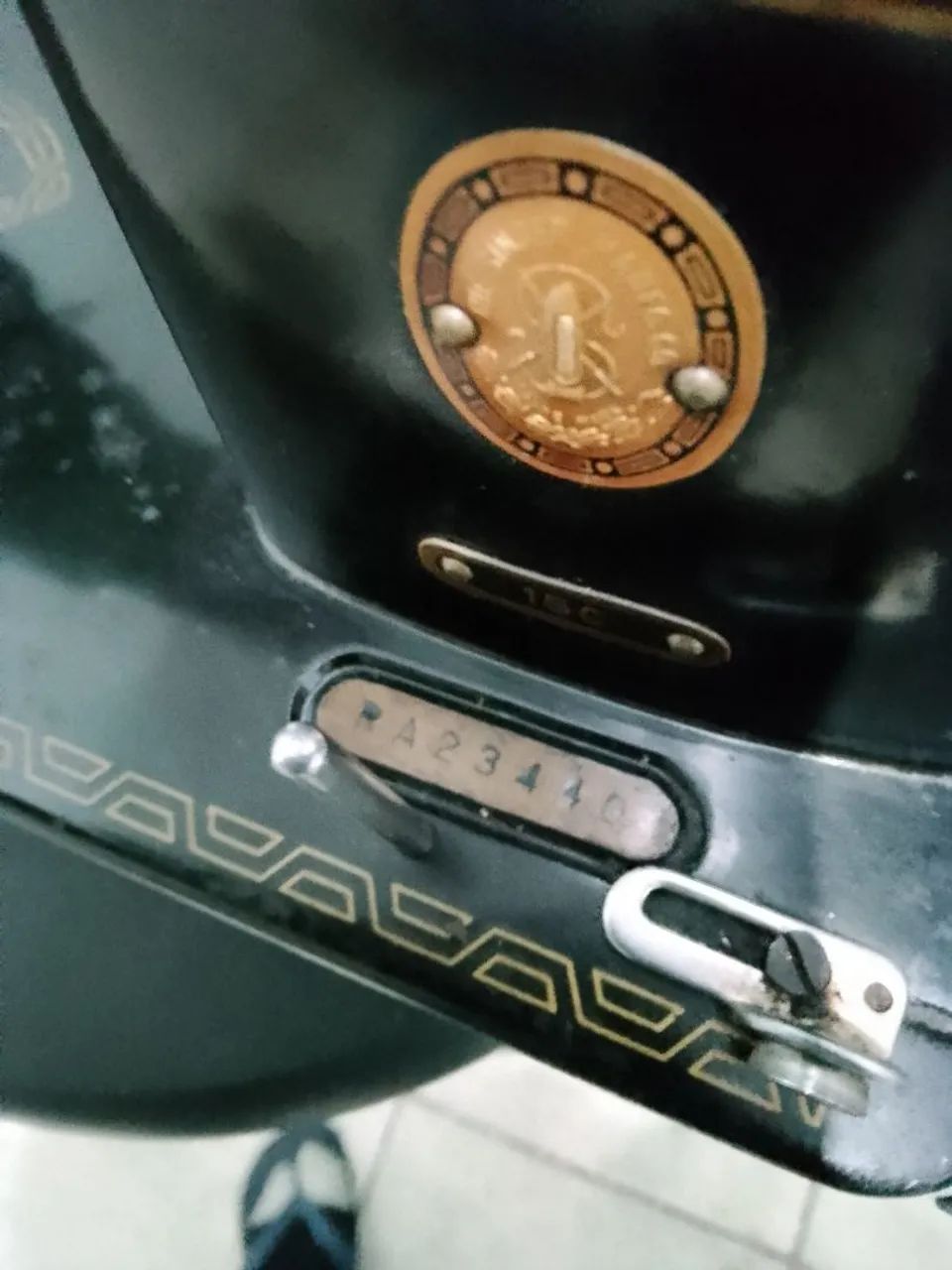 Máquina de costura Singer Antiga - Foto 3