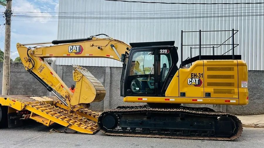 ESCAVADEIRA HIDRÁULICA 