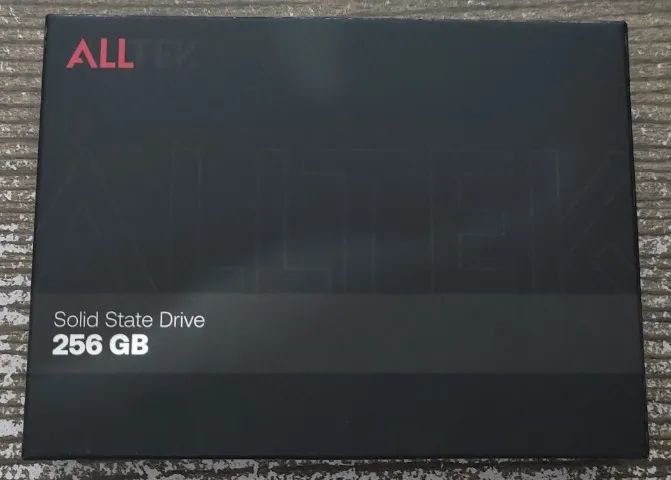 SSD Altek de 256GB Sata (NOVO, LACRADO. COM MONTAGEM NO EQUIPAMENTO)