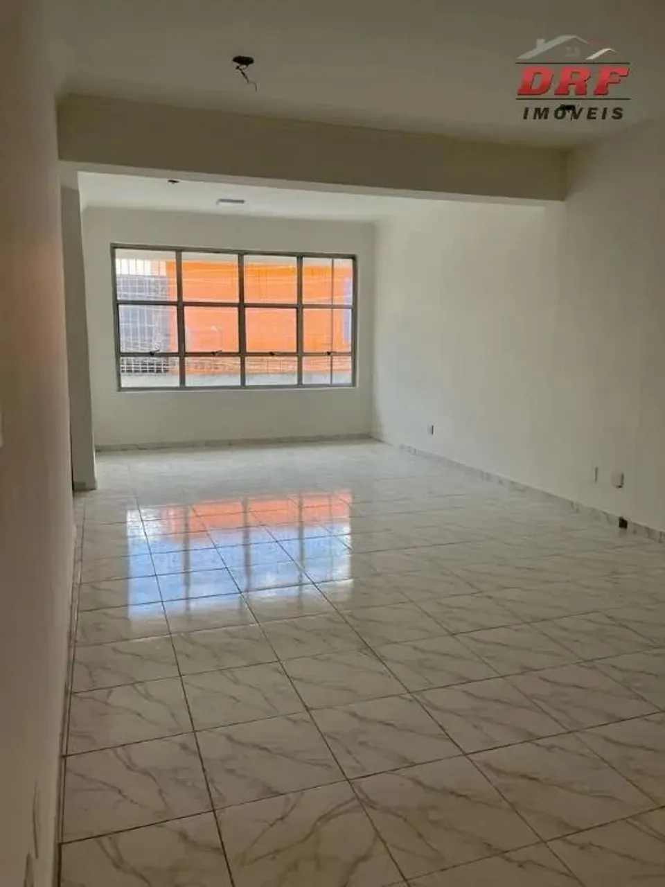 Sala Comercial para Locação na Região Central de Guarulhos - 50 m² em Rua de Grande Movime
