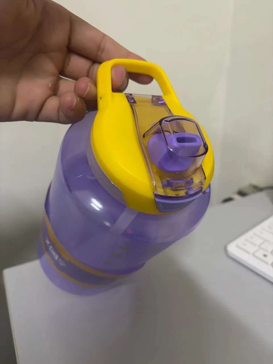 Produto NOVO - Garrafa de água com trava para tampa - Ideal para academia - Foto 5