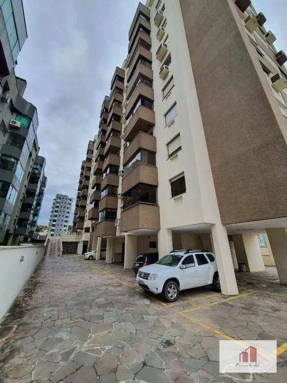 Apartamento com 2 dormitórios para alugar, 57 m² por R$ 2.546,00/mês - Menino Deus - Porto
