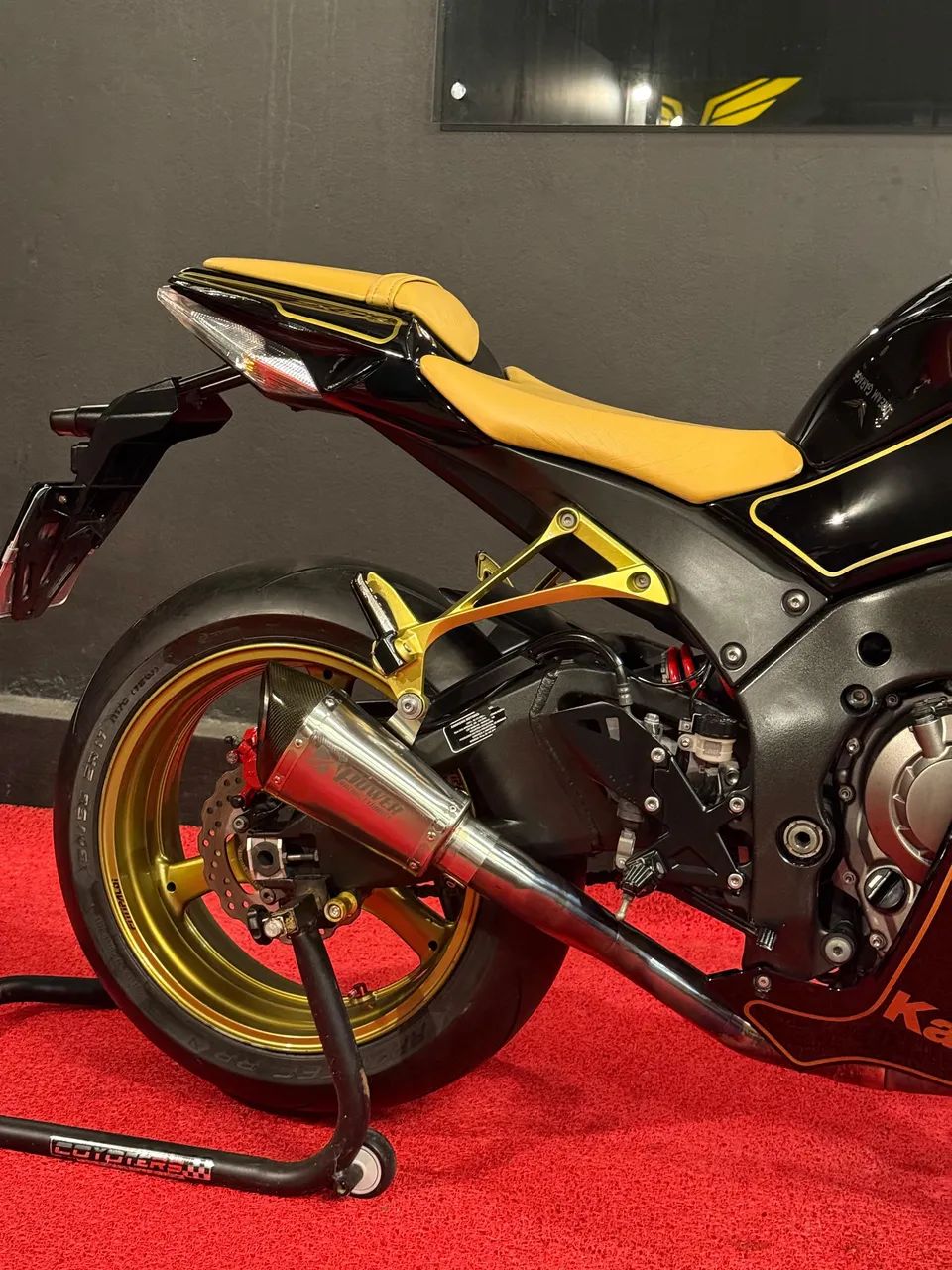 Kawasaki Zx-10/ Zx-10r 1000cc 2011 - 1439195110 | OLX