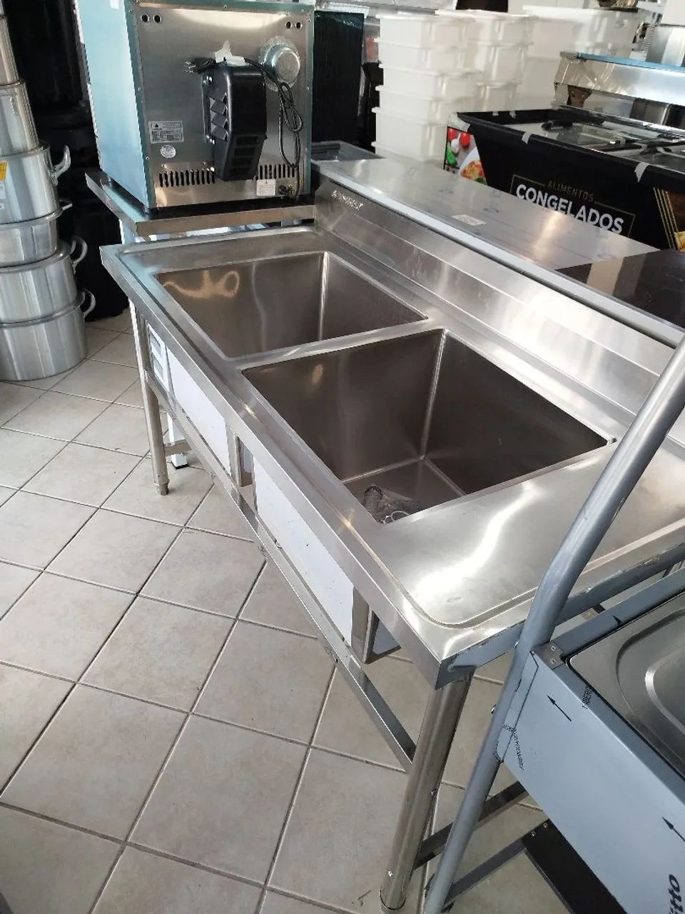 R1 Pia inox 150x70 com 2 cubas e espelho Urumax