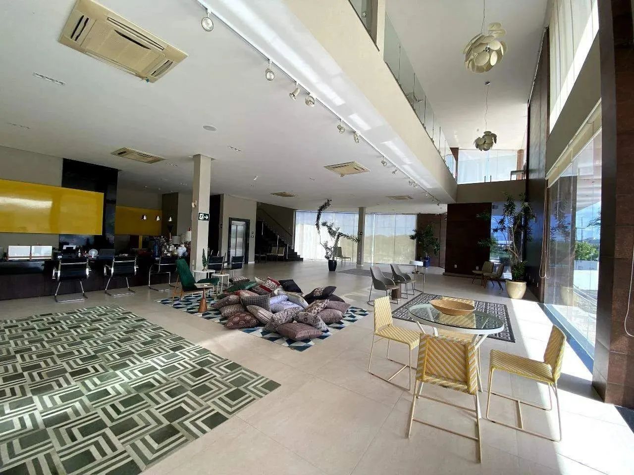 Excelente Prédio Comercial na Av. Tancredo Neves - Foto 3