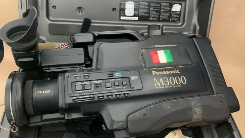 ANTIGA FILMADORA PANASONIC M3000 VHS, ANALOGICA,NAO FOI TESTADA, SEM GARANTIAS, ACOMPANHA  - Foto 2