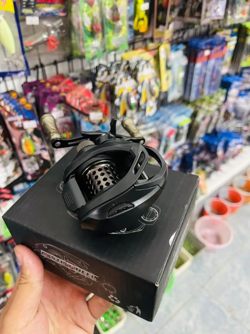 Carretilha BFS M8 Fishing Fans - Manivela Esquerda Leve - Foto 2