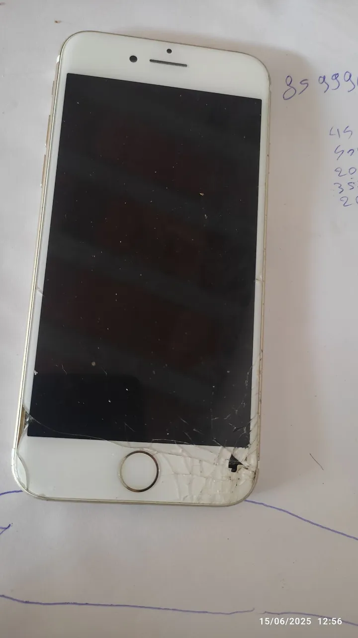 Celular iPhone 7 com defeito 