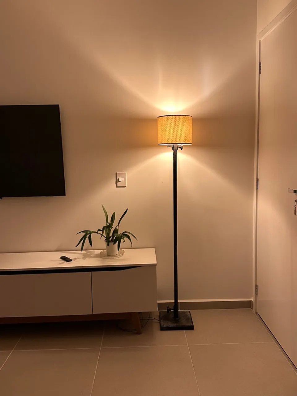 Luminária de chão com design moderno