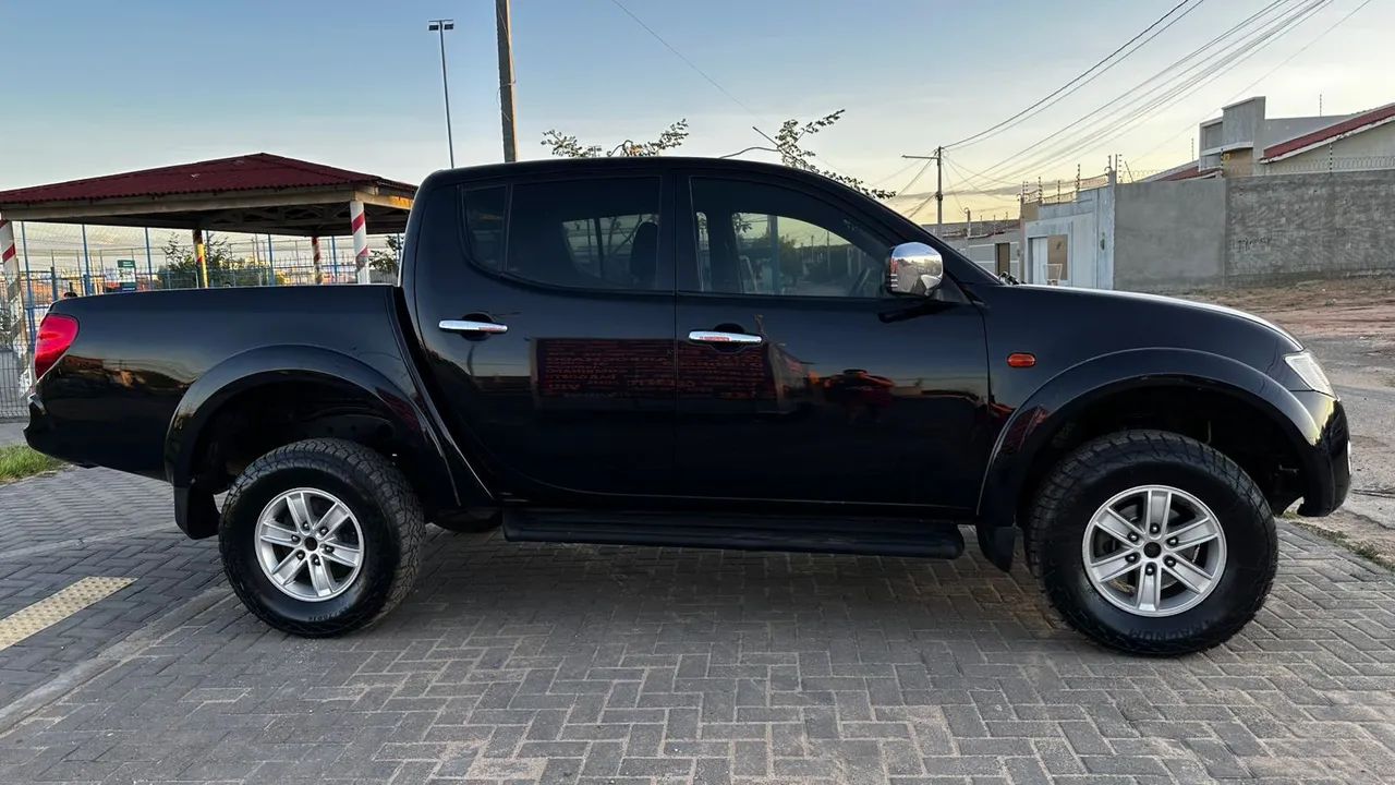 MITSUBISHI TRITON HPE 3.2 A DIESEL 4X4 AUTOMÁTICA 2010 - Foto 5