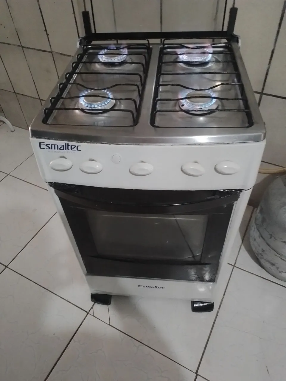 Fogão fucionando tudo perfeitamente entrega gratis