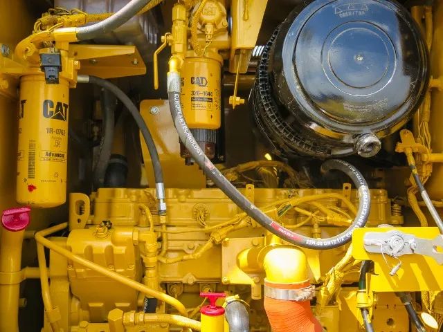 Motoniveladora Caterpillar 120K 2009 11.400h pintura e pneus novos - Foto 5