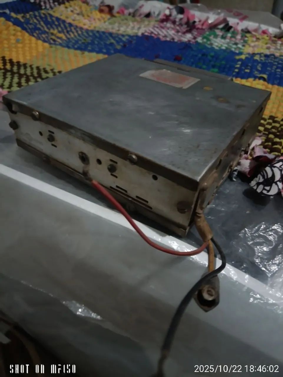 Vendo rádio moto rádio antigo de carro pra coleção não funciona pode funcionar se revisar  - Foto 3