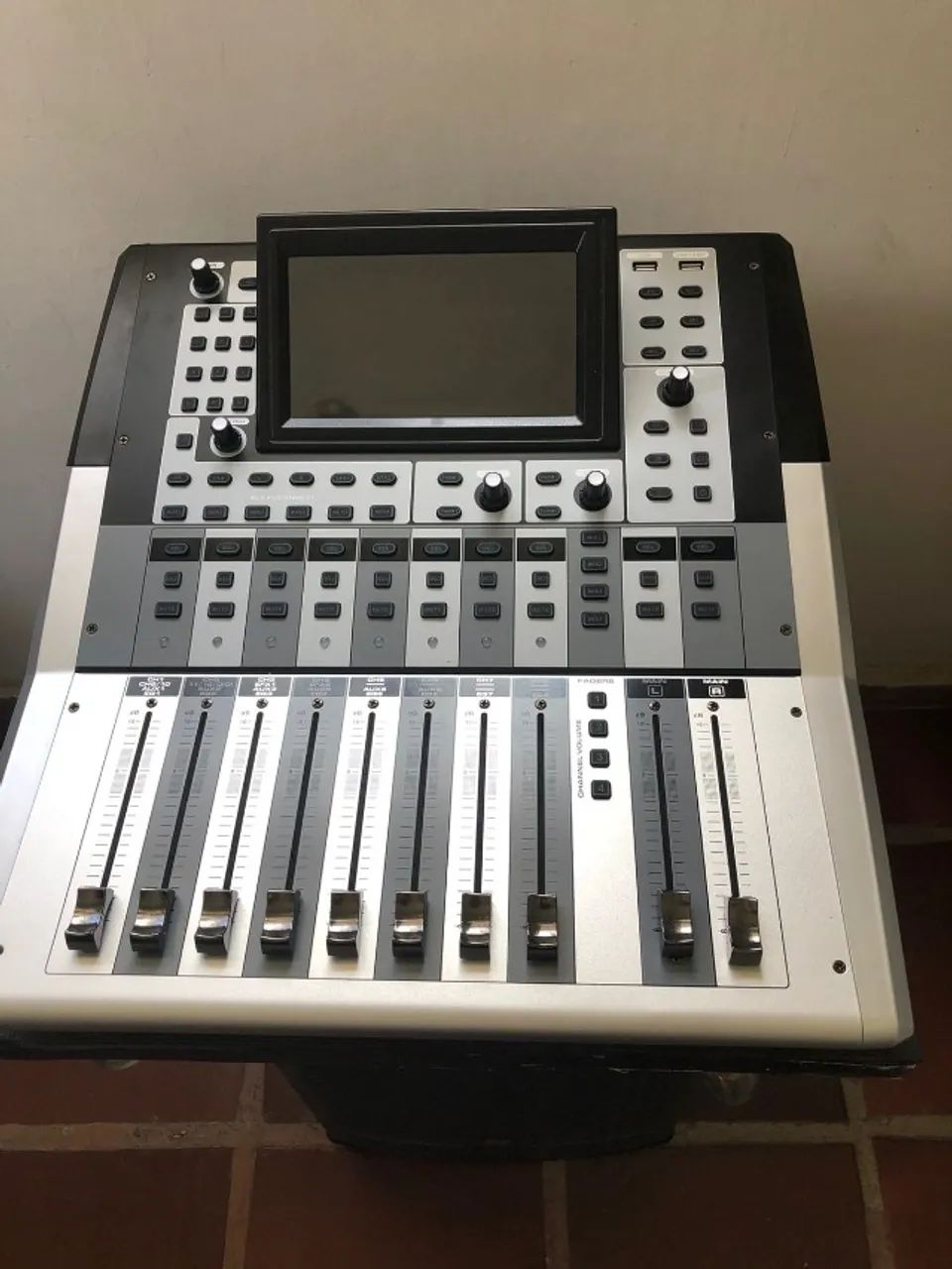 Mesa de som atrium 12