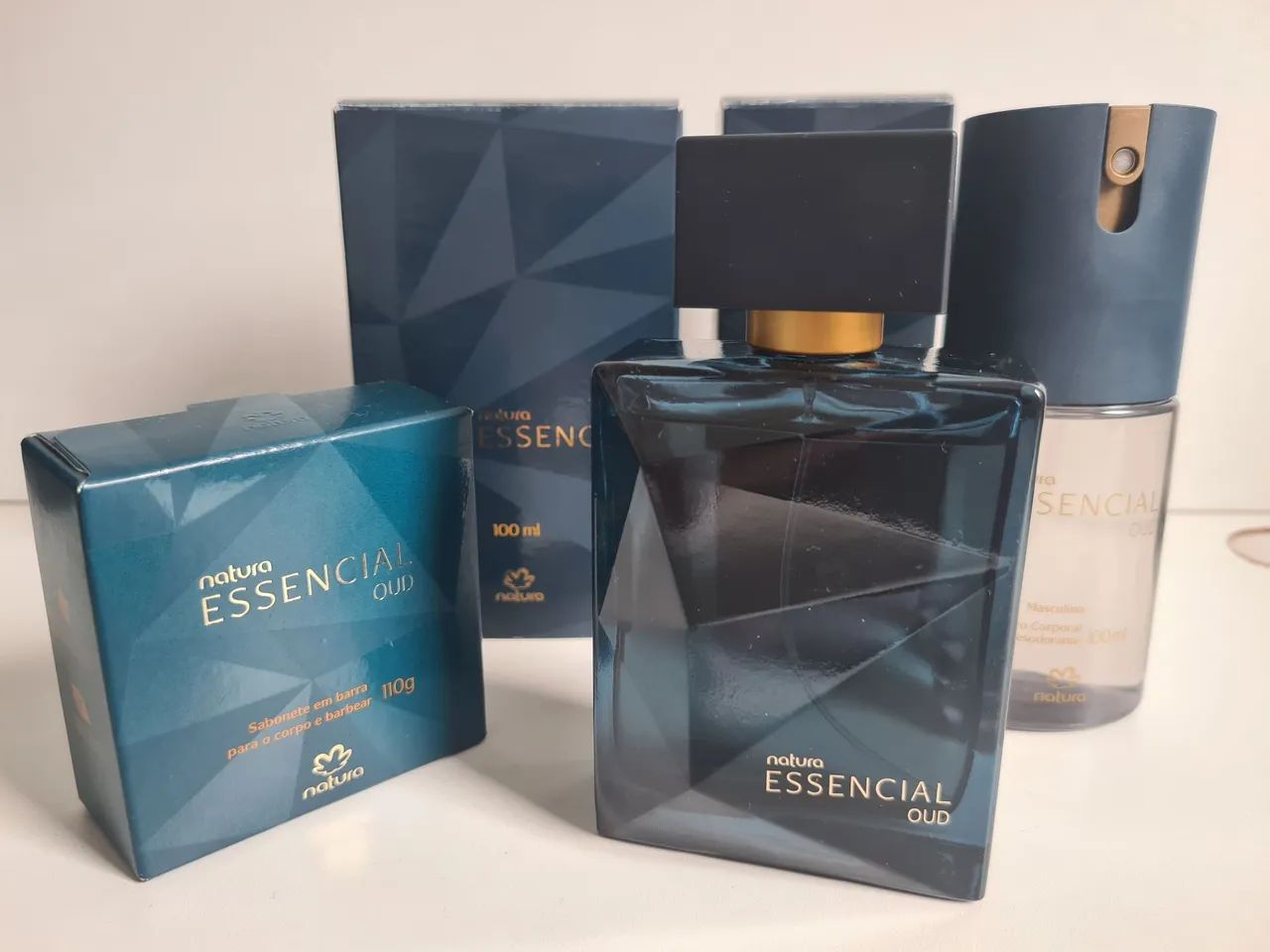Kit Natura Essencial Oud - Perfume, Desodorante e Sabonete - Foto 2