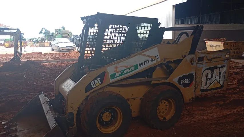 Bob cat Caterpillar  - Foto 2