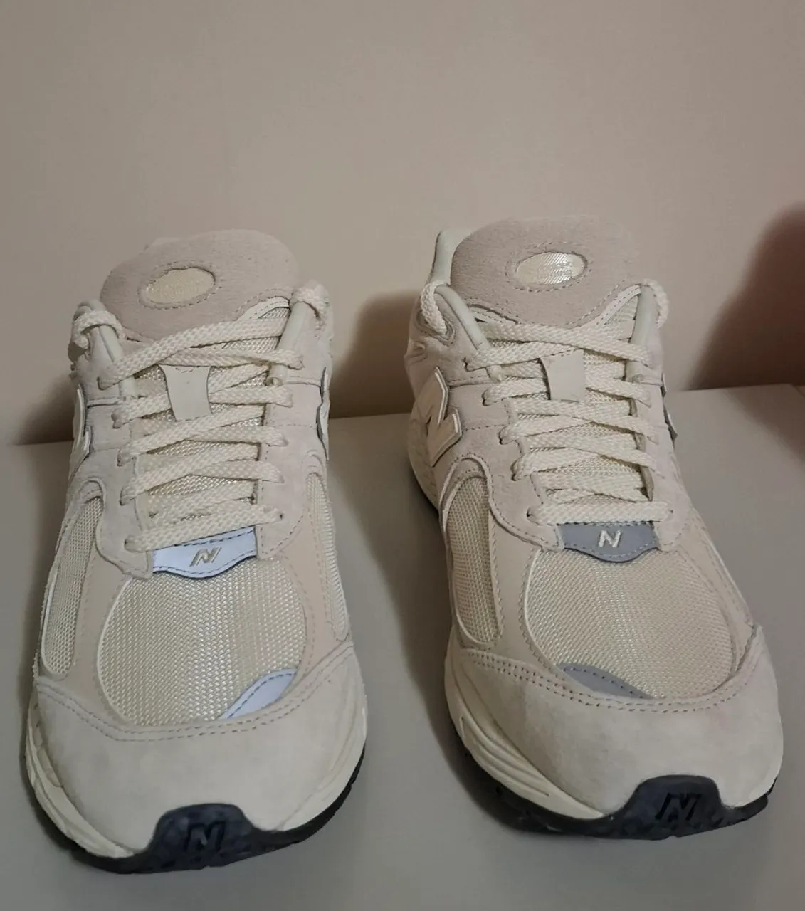 Tênis New Balance 2002 R Off-White - Novo