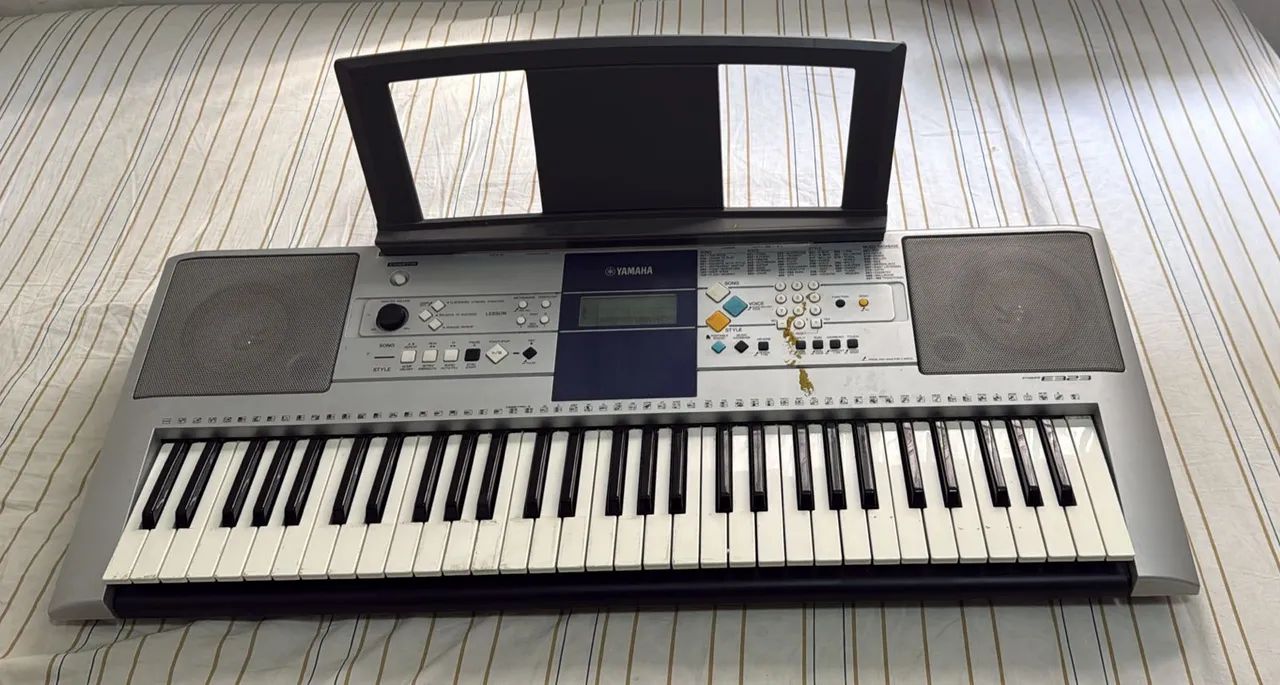 Teclado digital Yamaha PSR-E323 - pouco usado - Instrumentos