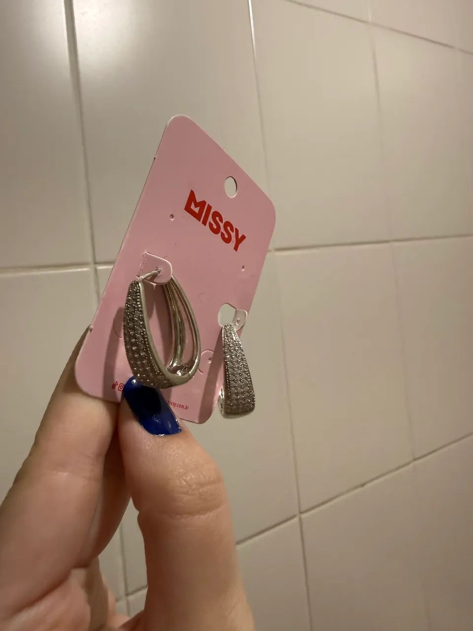 Brinco Argola com Brilho | Missy (NUNCA USADO)  - Foto 2