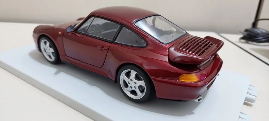ミニカー 1/18 UT-Models 911 Porsche Turbo 993 1:18 Porsche 911 Turbo (993) UT Models - Hobbies e coleções