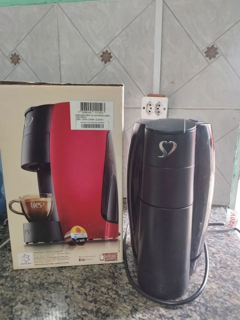 Cafeteira Três Corações Espresso Lov Preto Brilhante 220v