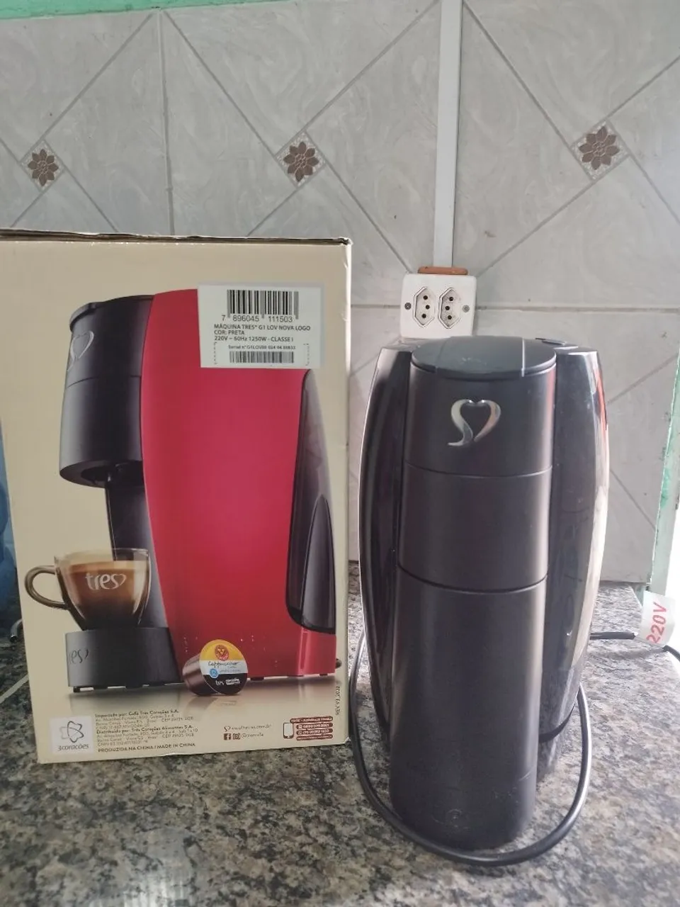 Cafeteira Três Corações Espresso Lov Preto Brilhante 220v