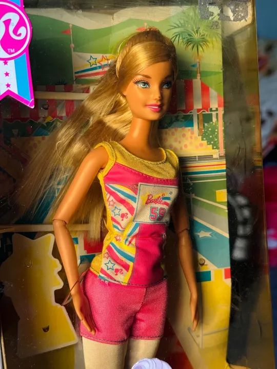 Barbie corredora articulada antiga Mattel Boneca Barbie - Brincando de Esportes