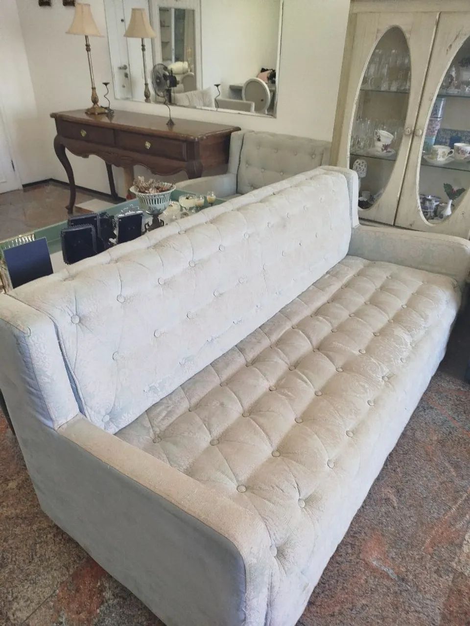 Sofá em capyonê verde claro