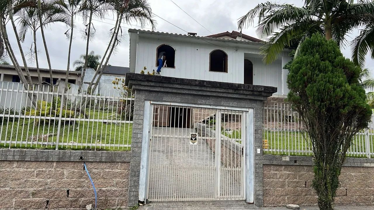 Casa (Madeira), com 3 quartos e 1 banheiros à Venda, 96 m² em Criciúma/SC