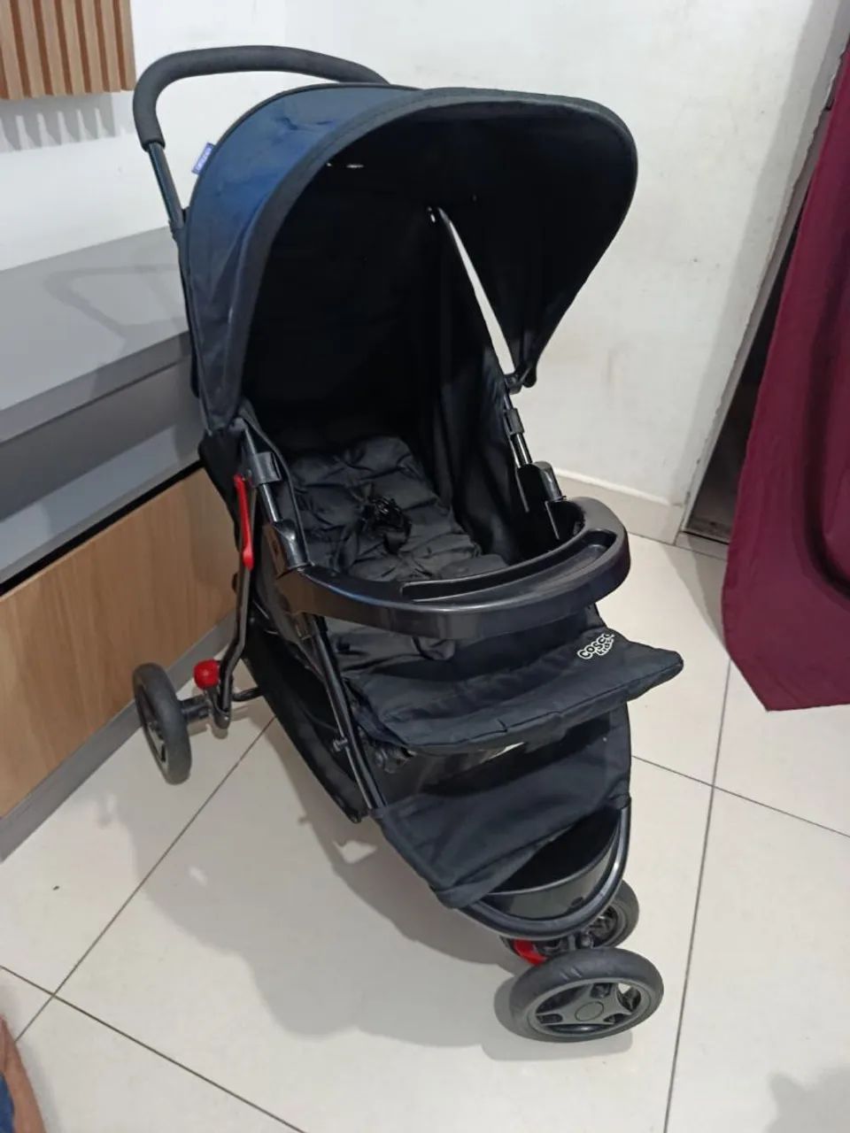 CARRINHO DE BEBÊ E BEBÊ CONFORTO
