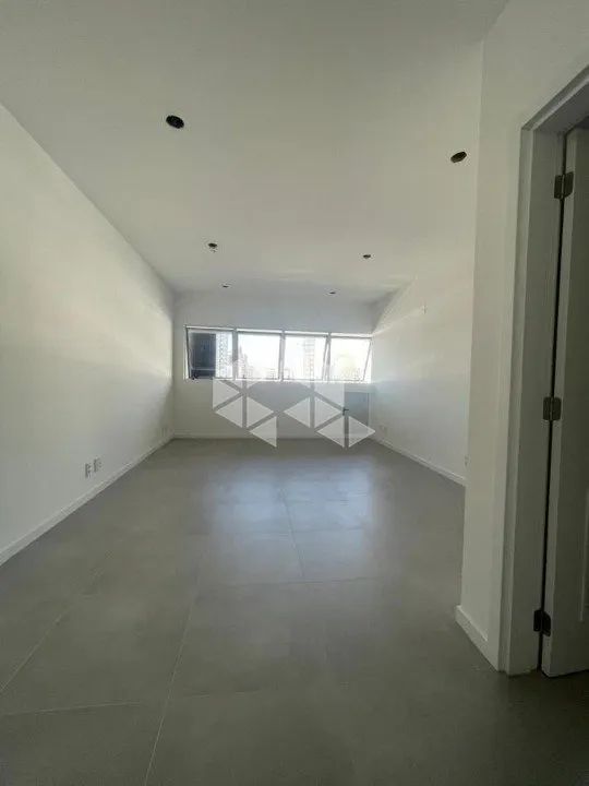 SALA COMERCIAL À VENDA NO ESTREITO COM 29 M² PRIVATIVOS - Foto 4