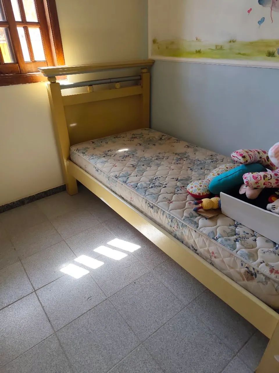 Cama solteiro usada