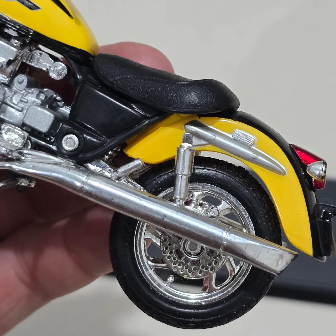 Miniatura Maisto moto Honda F6C - Foto 3