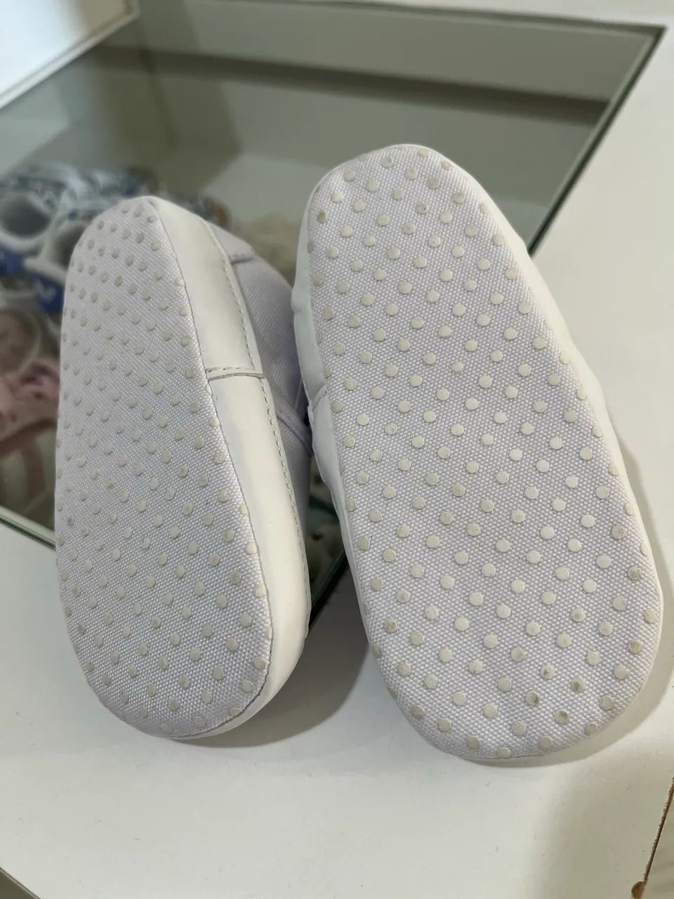 Sapatinho da Tommy Hilfiger de bebê Novo sem uso  - Foto 2