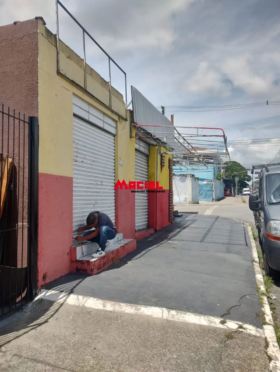 Ponto comercial, com dois espaços para comércio mais terreno ao lado sem construção. - Foto 3