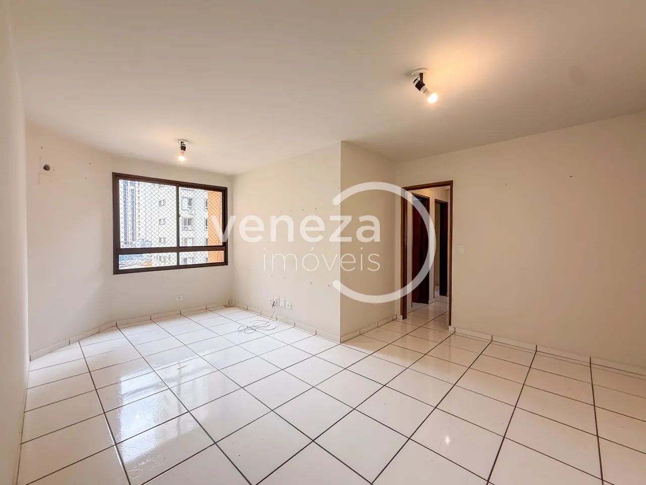 Apartamento para alugar com 3 quartos e 1 suíte no Centro de Londrina - Foto 3