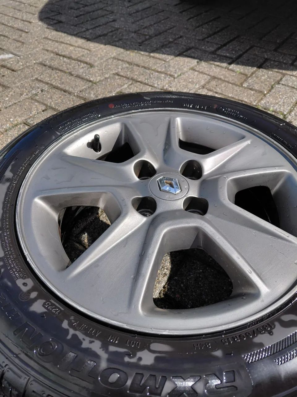 PNEU E RODA ARO 15 AVULSA RENAULT LOGAN SANDERO - Foto 2