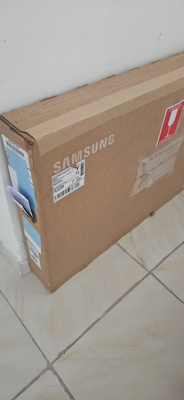 Smart TV Samsung 43" lacrada