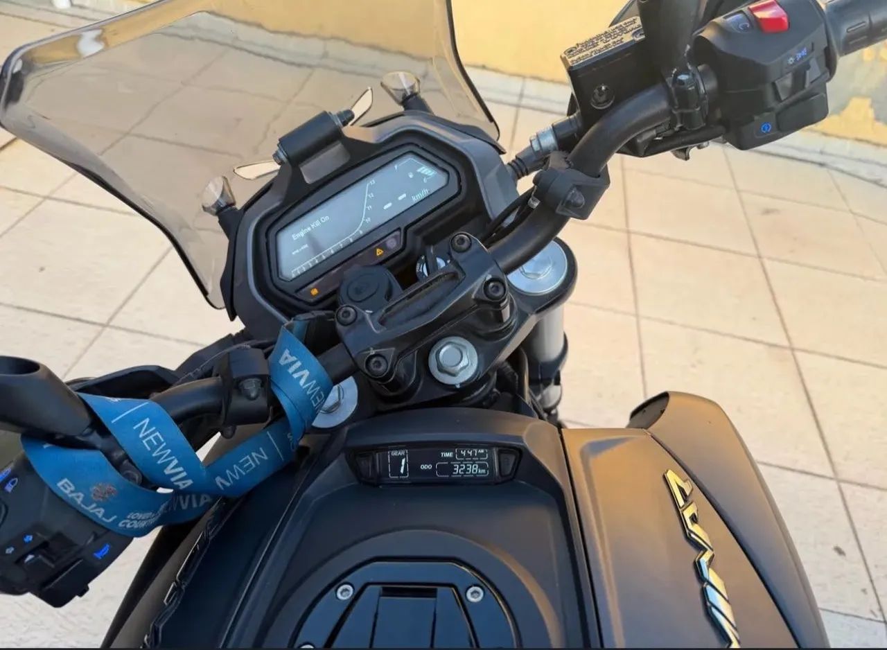 Bajaj - Foto 2